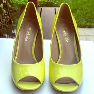 KELLY AND KATIE PEEP TOE PUMP SIZE 6